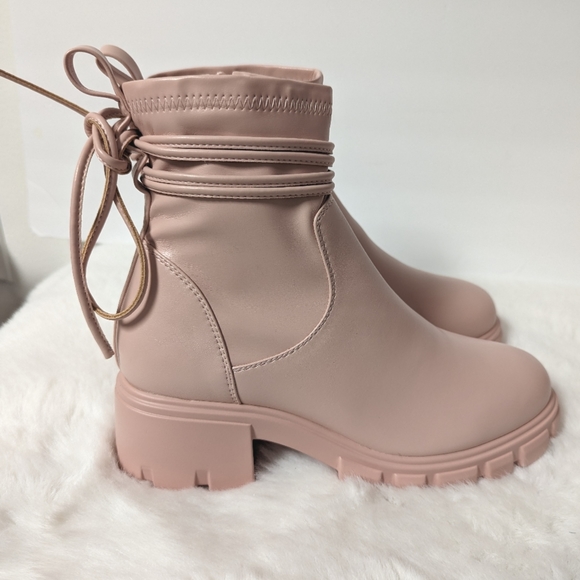 ShoeDazzle Women Size 9 Light Pink Lug Sole Side Zip Booties - Picture 4 of 11